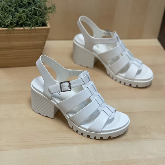 Shoes - Chunky heel sandal
